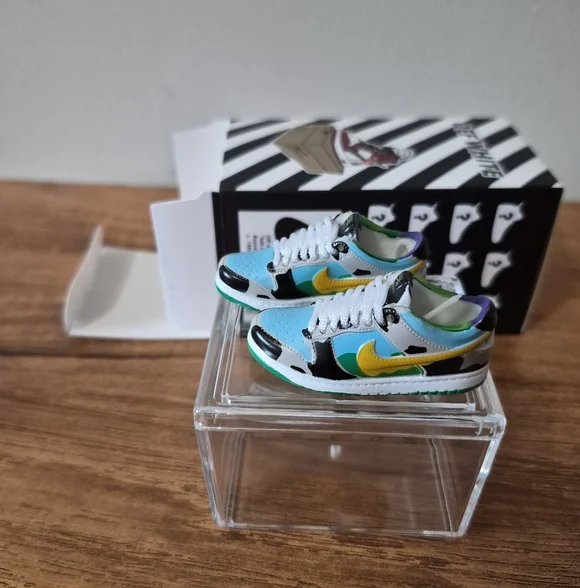 NWT Off White collectible miniature sneakers 👣 - Picture 1 of 8